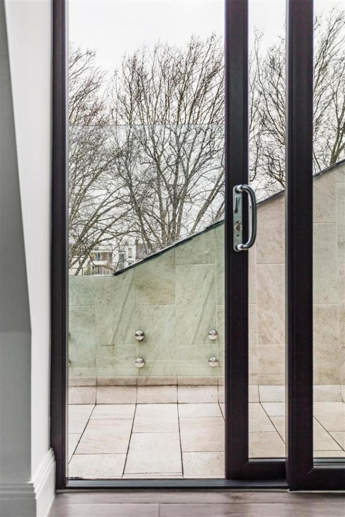 Bright & Glamorous 1br 1ba Private Balcony Apartamento