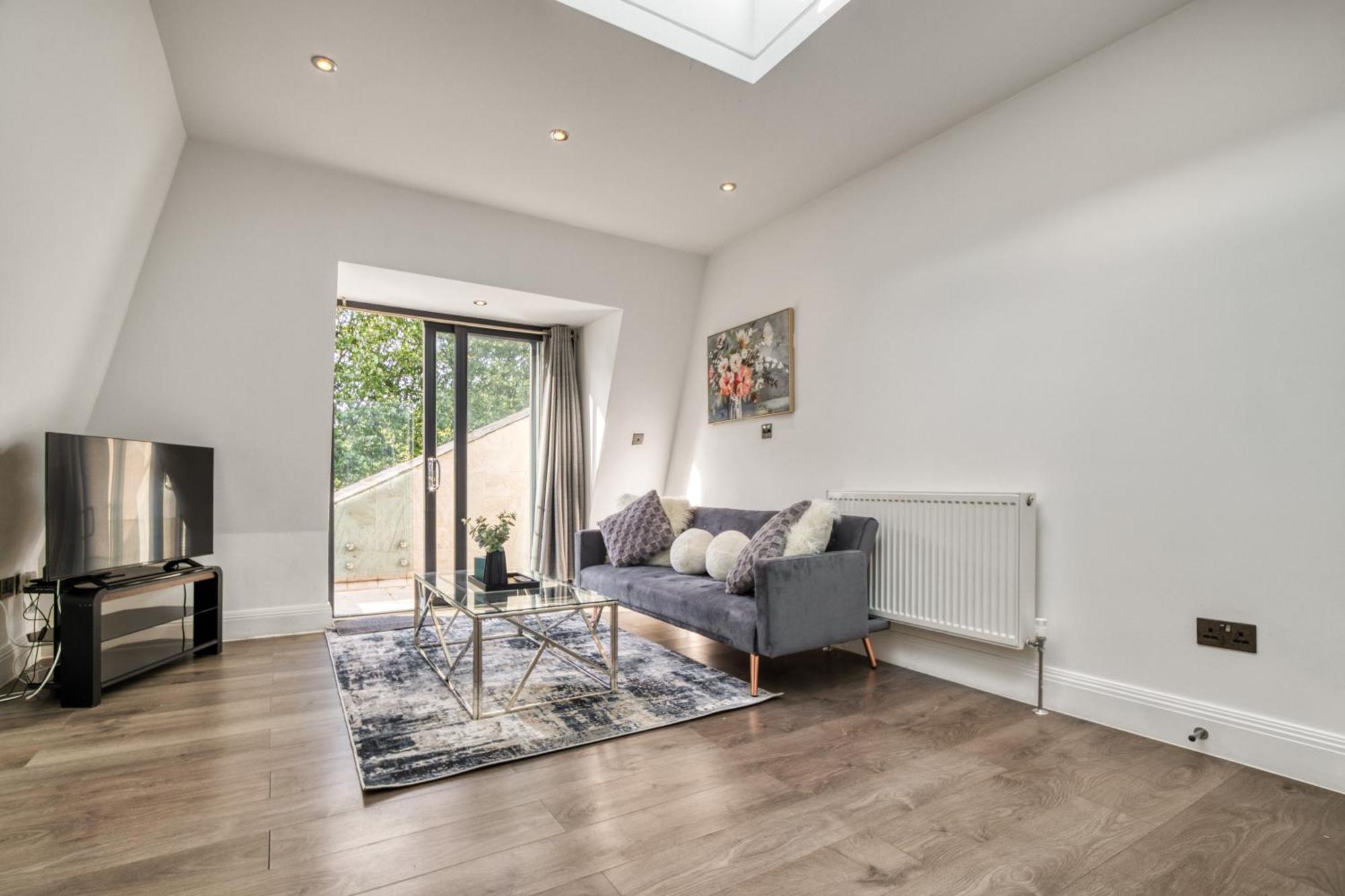 Bright & Glamorous 1br 1ba Private Balcony Apartamento